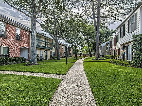 3rd image of 10312 Briar Forest Dr #28