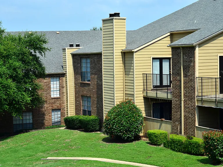 Woodbridge Crossing Apartments — Photo 6