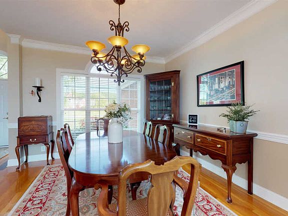 4th image of 105 Mosby Ct