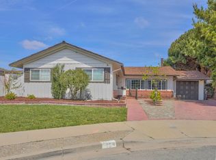 15 Dickens Cir, Salinas, CA 93901