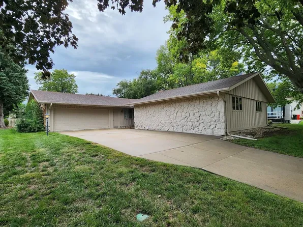 2213 Mulberry St, Yankton, SD 57078