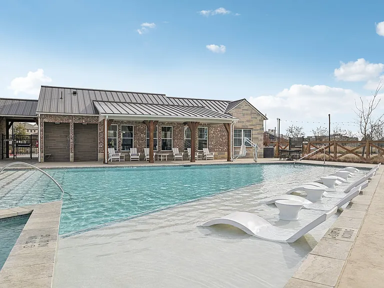 BB Living Light Farms — Photo 34