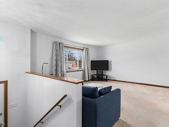 5th image of 286 Aqua Blvd