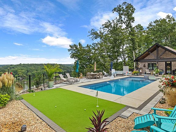 4th image of 268 Cliffpoint Dr