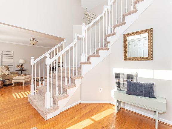 5th image of 7572 Dunross Dr
