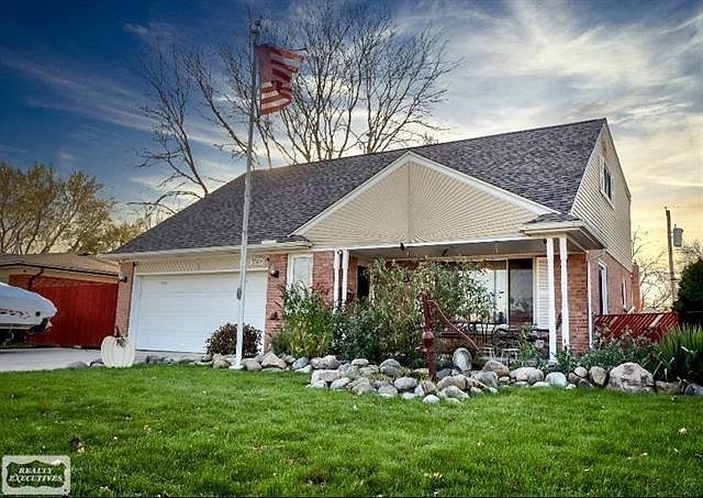 1st image of 35819 Bonneville Dr