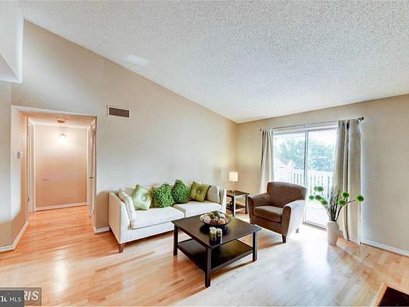 4th image of 1539 Lincoln Way APT 304