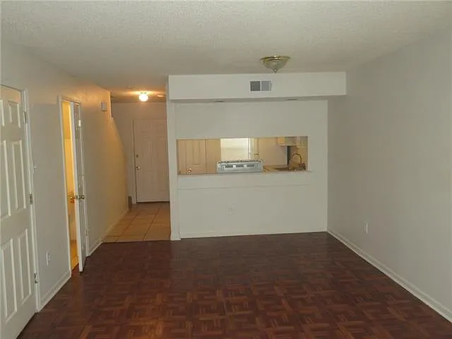 2 bed, 1.5 bath, 1056 sqft, $1,200 — Photo 3
