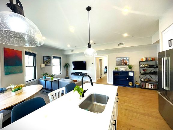 5th image of 37 Horace St #201