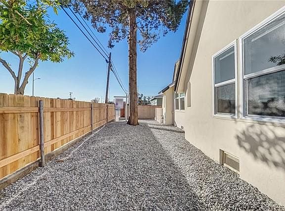 5th image of 18327 E Cypress St