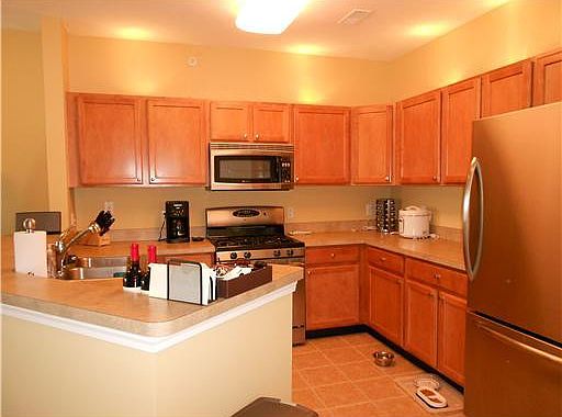 3rd image of 823 E Summerfield Gln #5