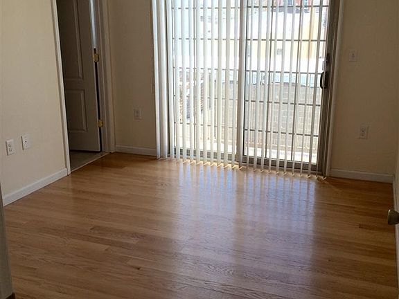 4th image of 39 Wright Ave #1