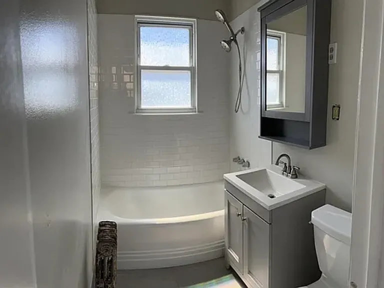 263 E 22nd St #2 — Photo 3