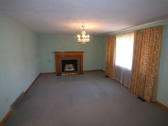 2nd image of 7 Westwood Ln