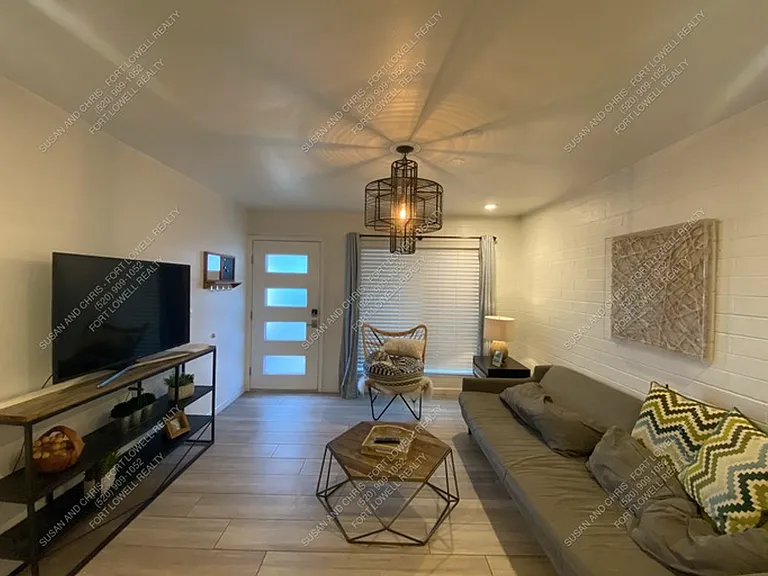1 and 2 Bedrooms Great Location with Community Pool and Onsite Laundry! 1/2 of Mile from U of A — Photo 17