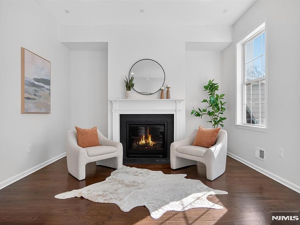 1st image of 25 Roosevelt Dr