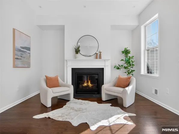 25 Roosevelt Dr, Wood Ridge, NJ 07075