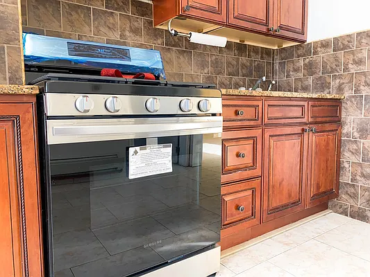 Rented by RealTegrity NY LLC | media 4