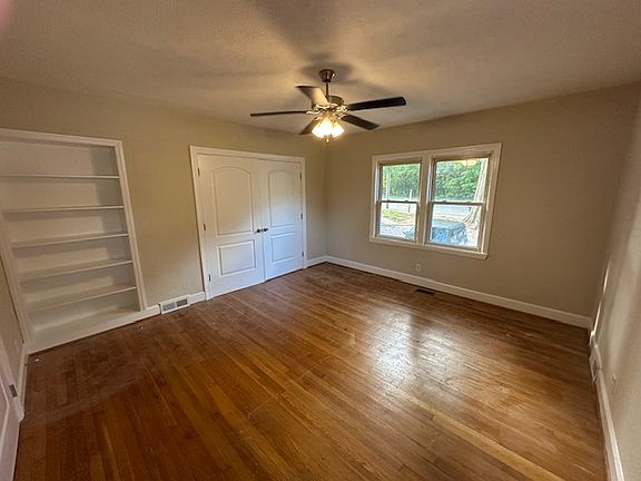 4th image of 1220 W Market St
