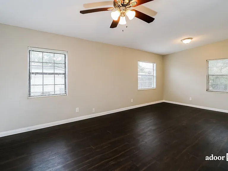 3215 Seine Dr — Photo 10