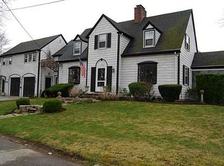 35 Agawam Park Rd, Rumford, RI 02916