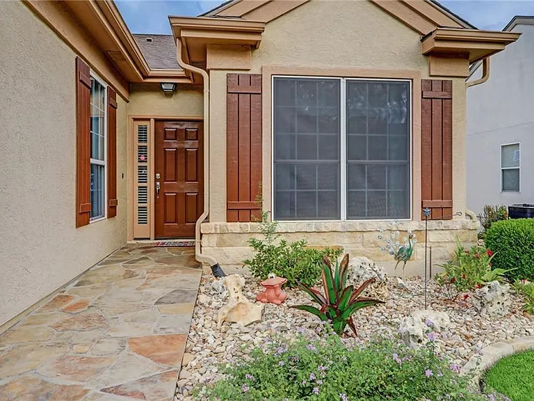 204 Monument Hill Trl — Photo 2