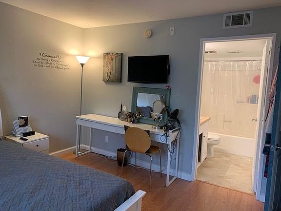3rd image of 5510 Owensmouth Ave APT 229