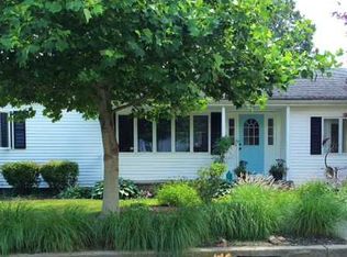 9 Gladding St, Bristol, RI 02809