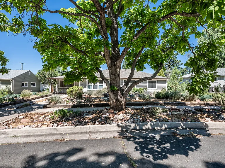 2140 Robin Dr — Photo 1
