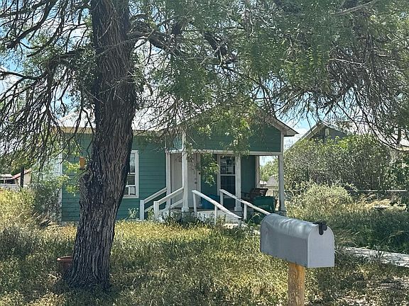 3rd image of 910 Pecan St