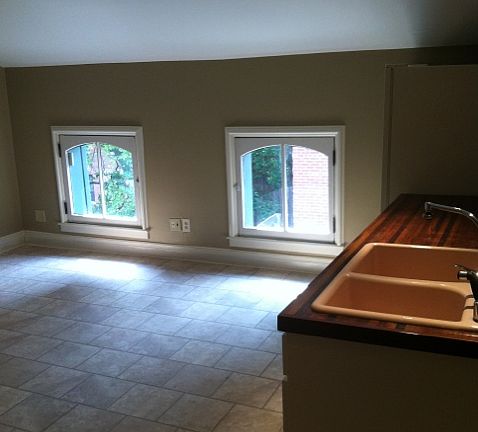 5th image of 410 W Ormsby Ave #19