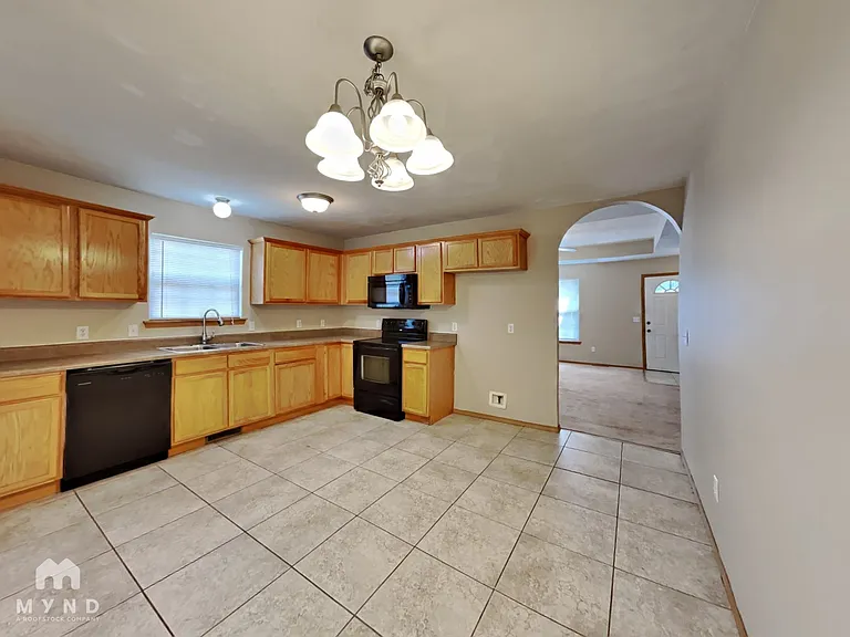 1123 S Brown Ave — Photo 5