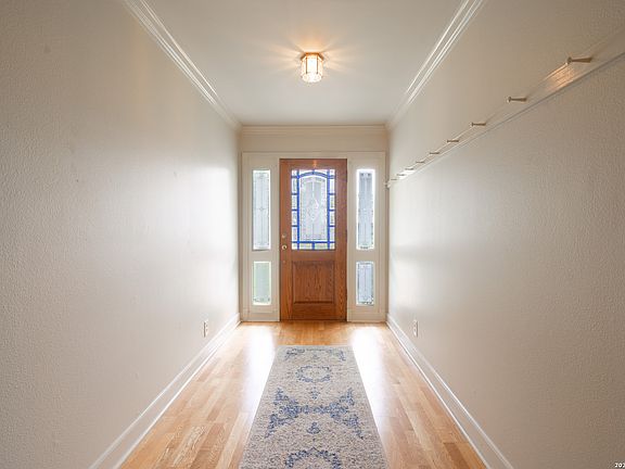 3rd image of 3914 Starhill Dr