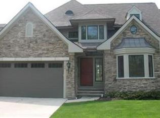 120 Eagle Point Dr, Lyndhurst, OH