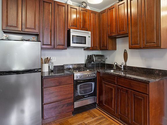 4th image of 442 Hudson St #4M