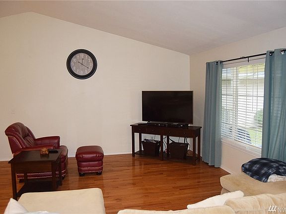 5th image of 658 Woodland Loop NE