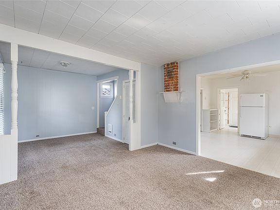3rd image of 1002 Puget Street NE