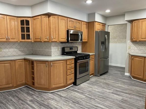 30320 Moulin Ave, Warren, MI 48088