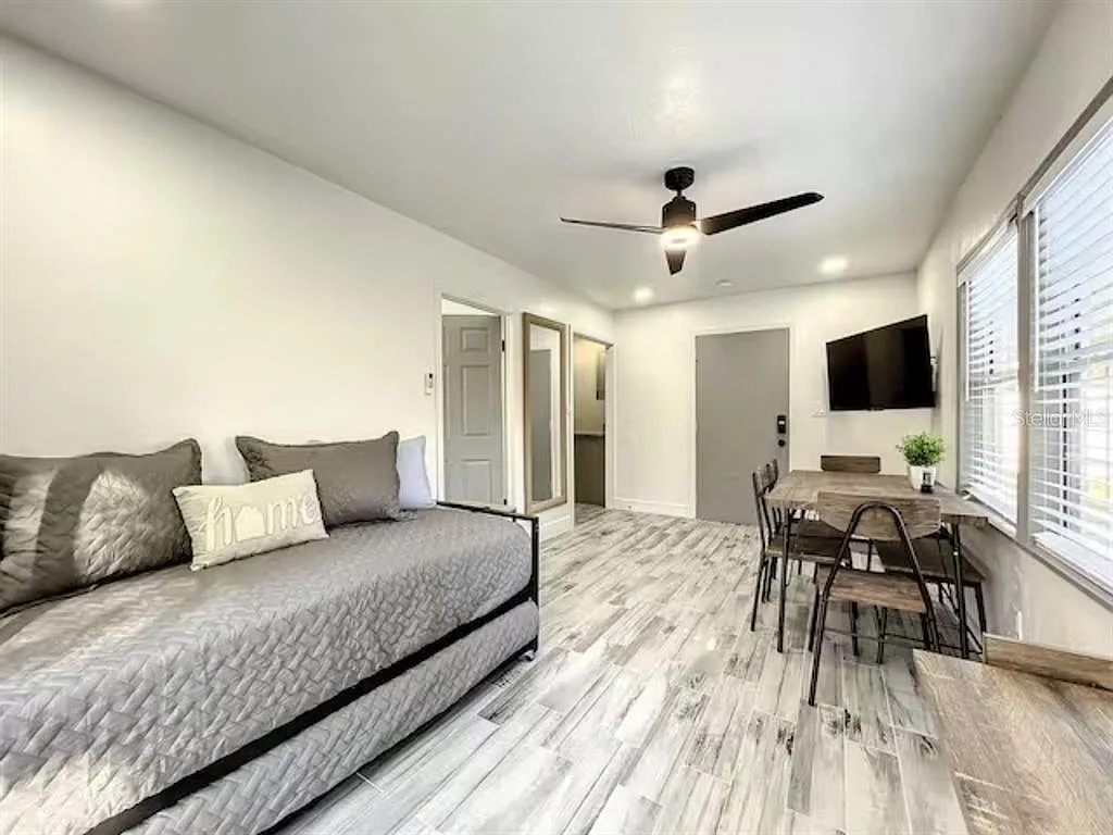 1 bed, 1.0 bath, 650 sqft, $2,100 — Photo 4