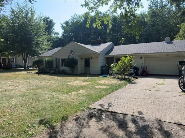 1832 Meadows Rd, Madison, OH 44057