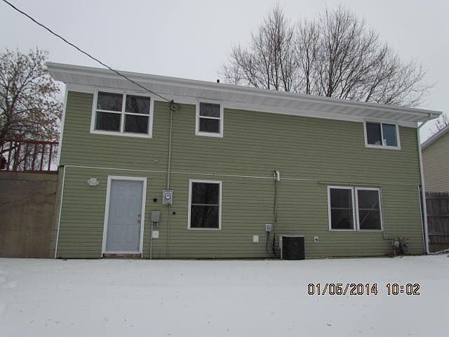 2nd image of 916 5th Ave SE