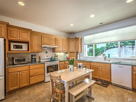4th image of 3830 Palm Ln