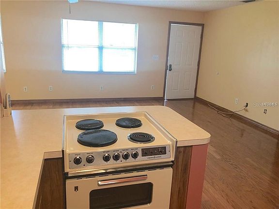 5th image of 25904 Aberdovey Ave