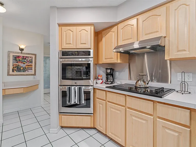 8101 NW 46th St — Photo 31