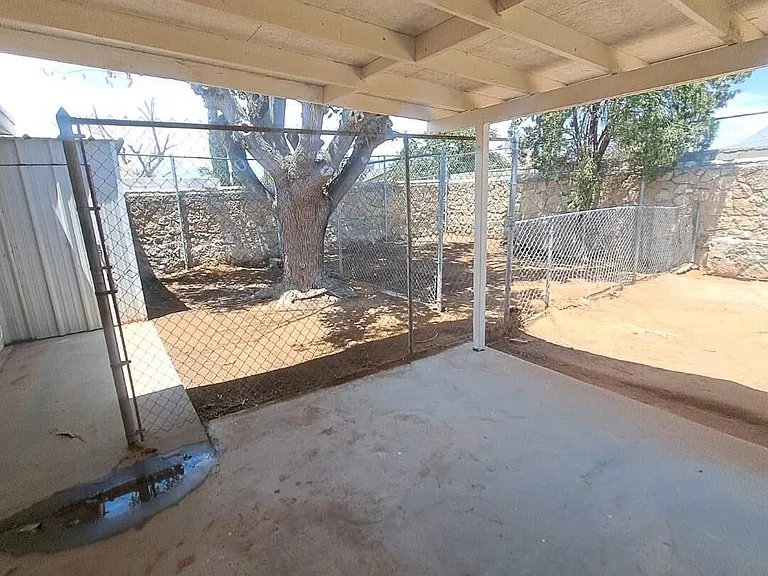 1504 Fairfield Dr — Photo 16
