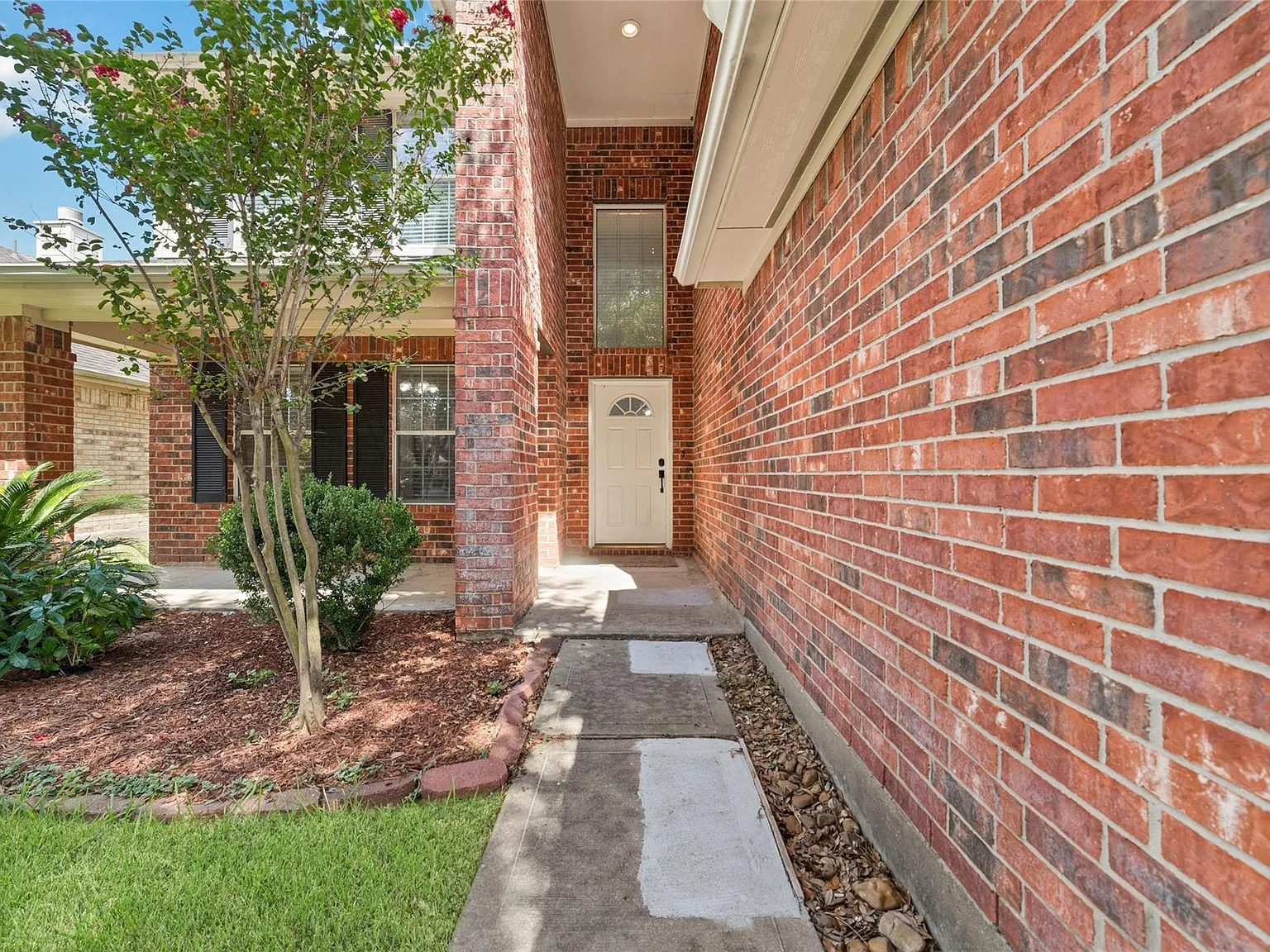 3 bed, 2.5 bath, 2082 sqft, $2,150 — Photo 4