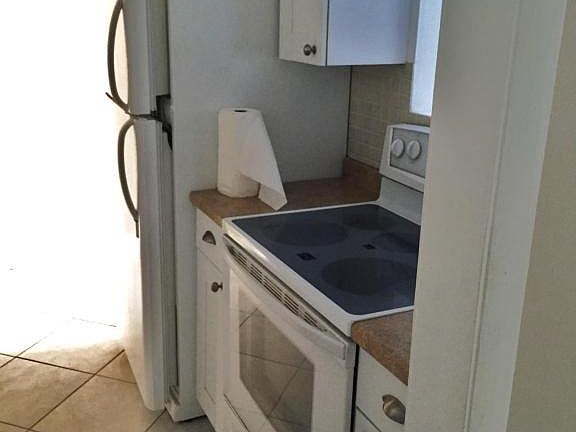 4th image of 350 Taylor Ave #1B1