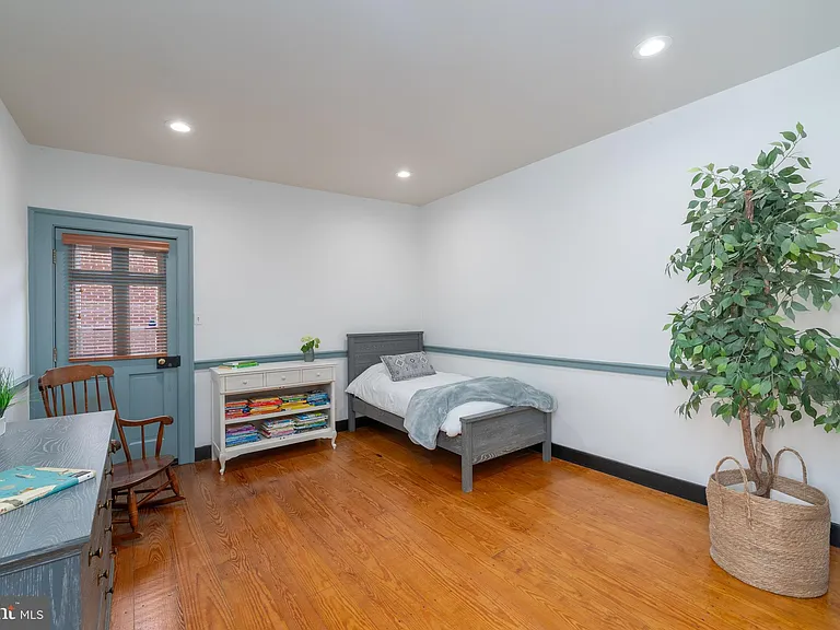806 S Ann St — Photo 20