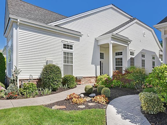 2nd image of 102 Mozart Ct