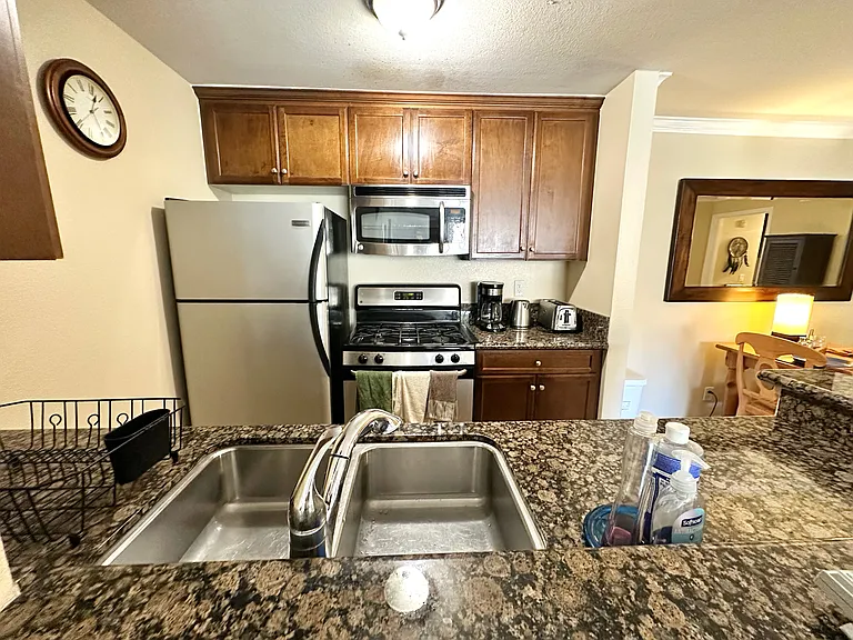 7320 Hawthorn Ave #205 — Photo 4
